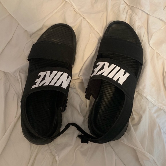 nike tanjun sandals size 13